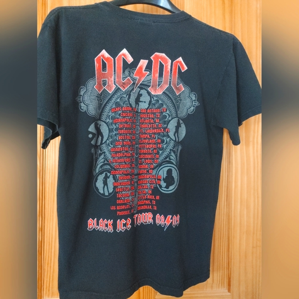 AC/DC Black Ice Tour 2008 2009 Concert Worn Shirt Size Medium